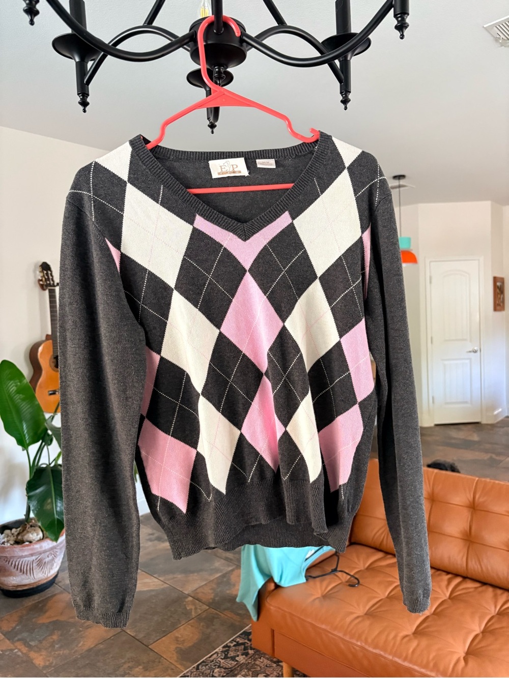 EP Pro Women's Charcoal Gray Pink White Argyle V-Neck Cotton Sweater M